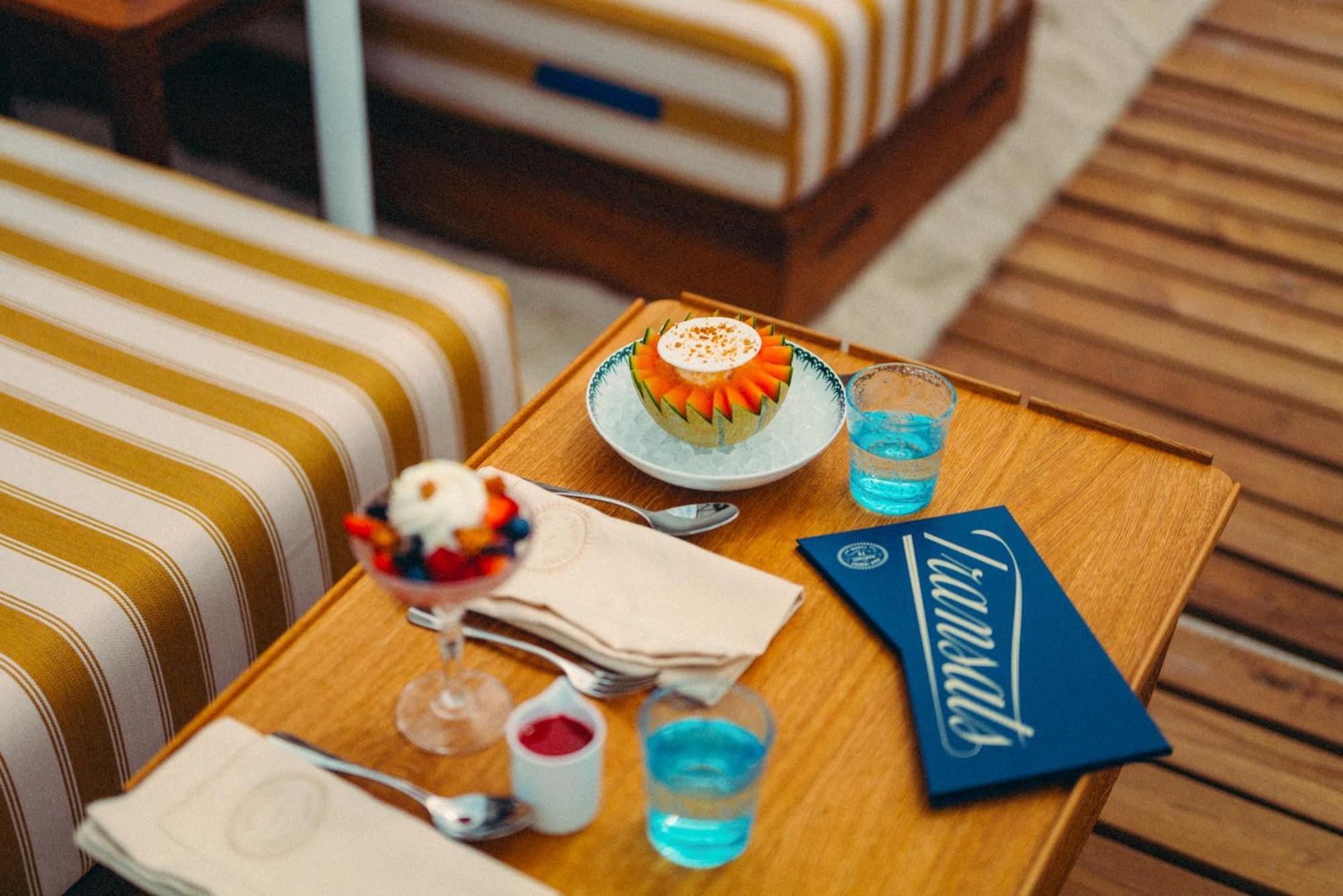 Hotel Martinez, In The Unbound Collection By Hyatt Cannes Buitenkant foto The poolside at Conrad Maldives