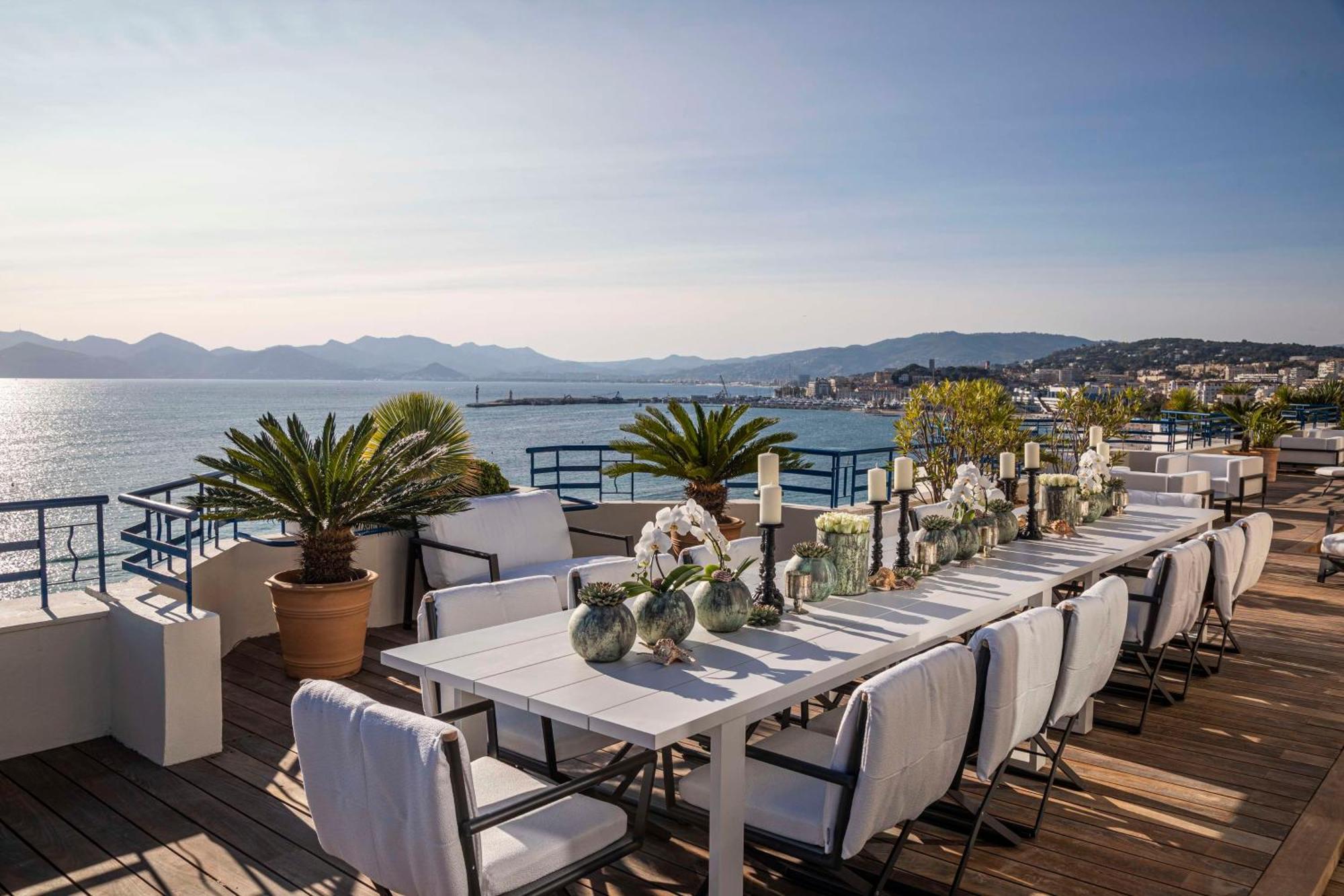 Hotel Martinez, In The Unbound Collection By Hyatt Cannes Buitenkant foto The rooftop terrace at the Hotel de la Paix