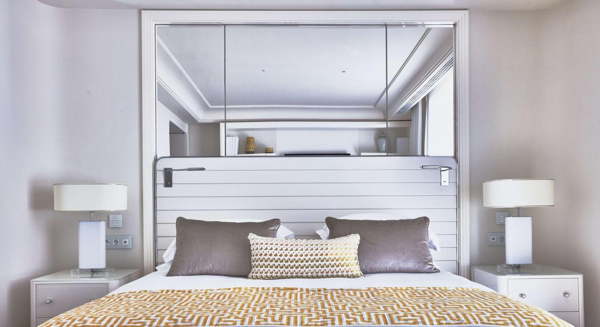 Hotel Martinez, In The Unbound Collection By Hyatt Cannes Buitenkant foto A bedroom at the hotel