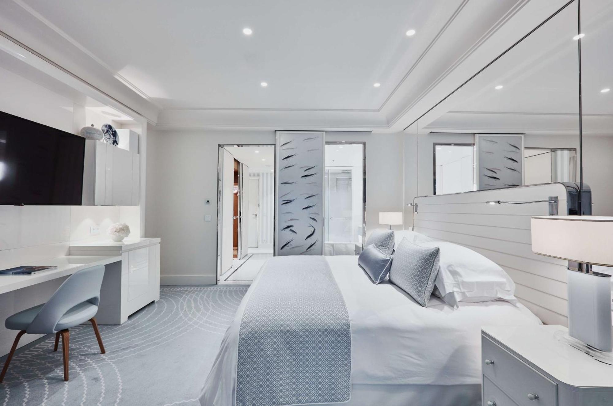 Hotel Martinez, In The Unbound Collection By Hyatt Cannes Buitenkant foto A bedroom in the hotel